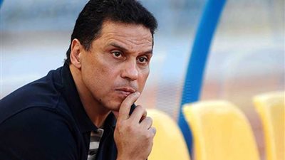 البدري يعقد محاضرة فنية قبل مران الأهلي استعدادًا لطنطا