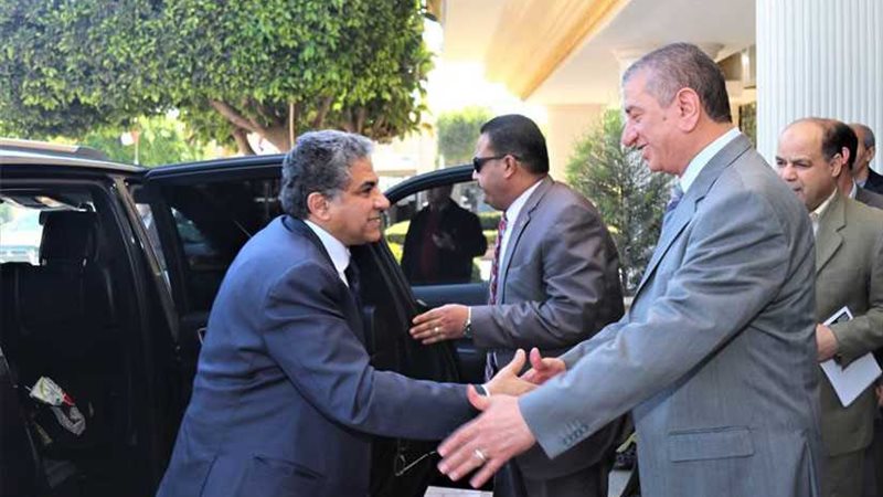 وزير البيئة يبحث