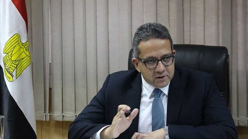 وزير الآثار يلتقي