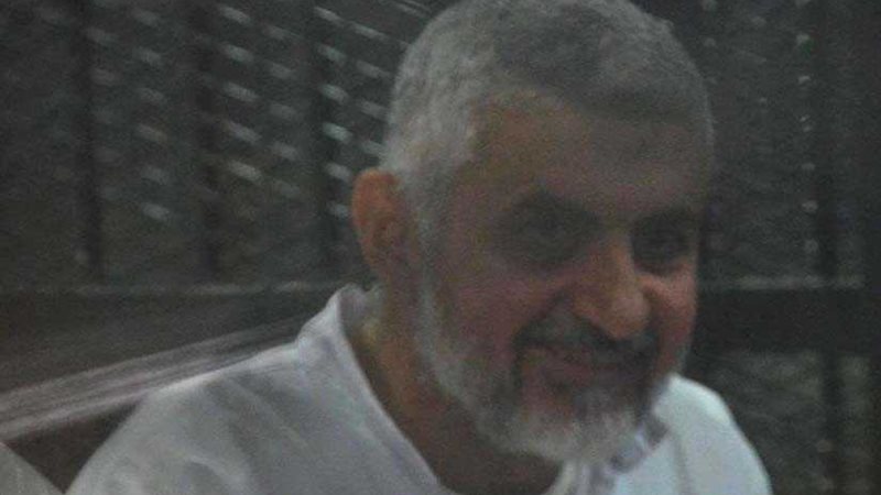 مالك وآخرون أمام