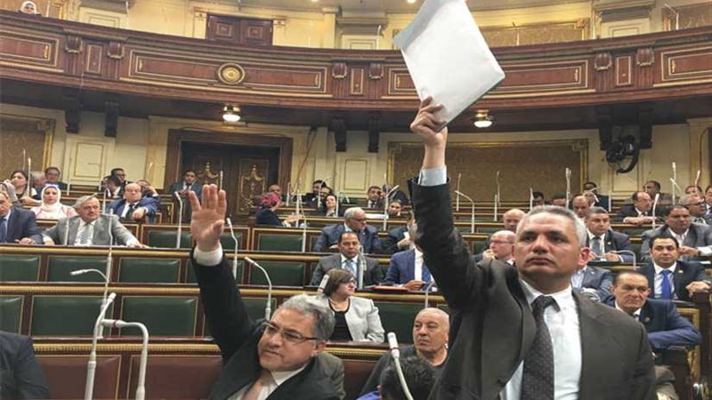 النواب يهاجمون وزير