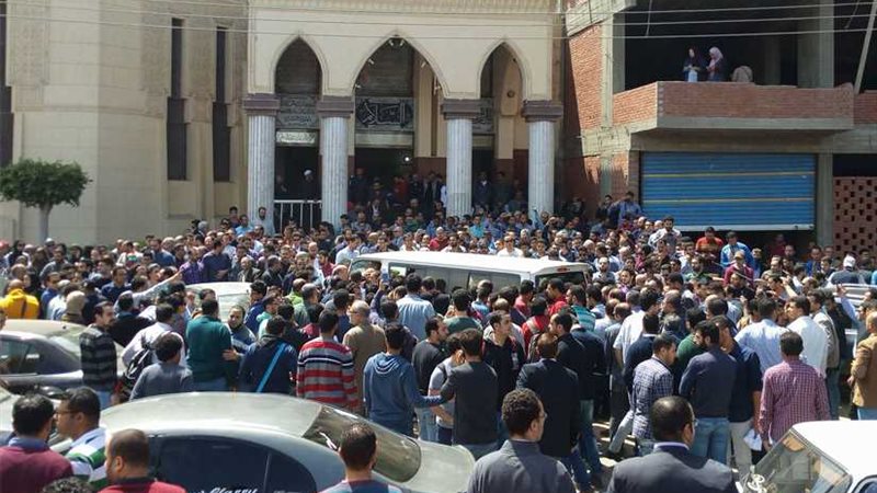 تشييع جثمان الكاتب