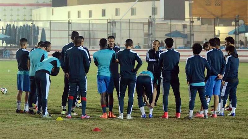 جلسة بين الجهاز الفني