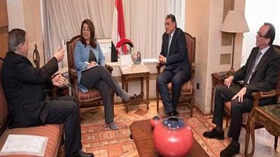 وزيرة التضامن تبحث مع 