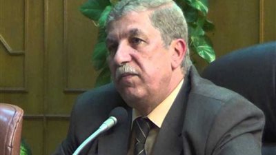 5 ملفات جماهيرية على طاولة 