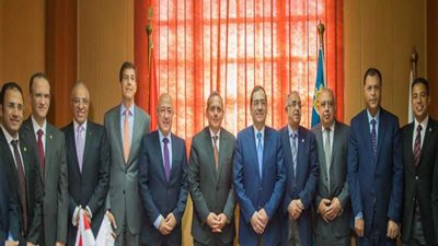 100 مليون دولار من 