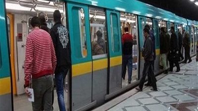 عودة حركة الخط الثانى للمترو الى طبيعتها بعد سحب القطار المعطل