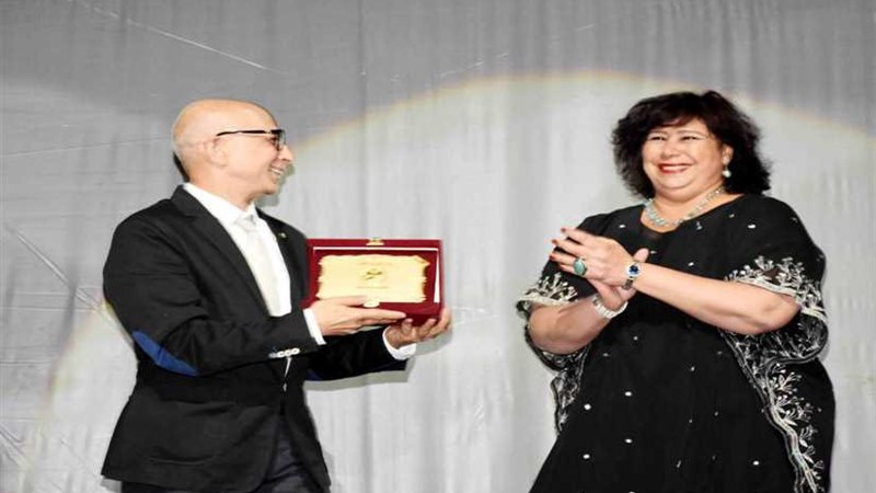 بالصور.. وزيرة الثقافة