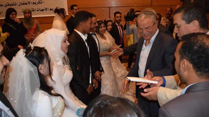 تجهيز 35 عروسة وتكريم