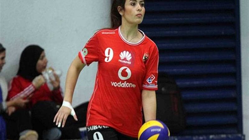 طائرة الأهلي تواجه