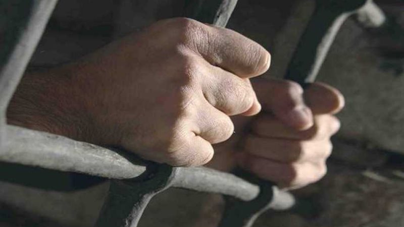 القبض على هارب من