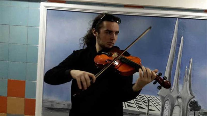 عاشق الكمان