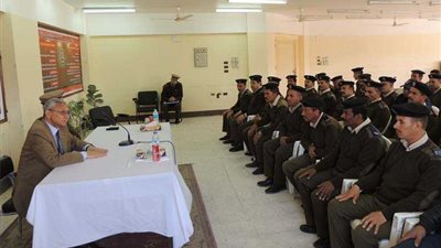 مدير أمن المنيا يكرم العشرة الأوائل في الدورة التثقيفية 63