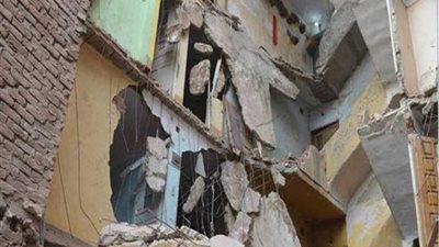 إخلاء عقار من السكان بعد انهيار أجزاء منه غرب الإسكندرية