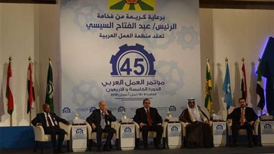 السيسي للعمال العرب: نمر بمرحلة دقيقة تتطلب العمل المشترك