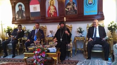 محافظ أسيوط يواصل زيارة الكنائس للتهنئة بعيد القيامة