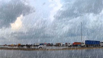 سقوط الأمطار لساعات على السعودية