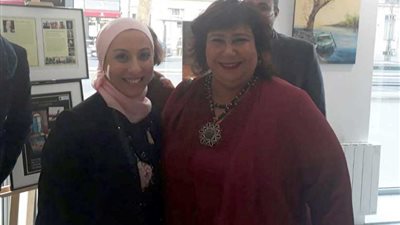 وزيرة الثقافة في معرض لوحات 
