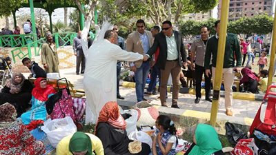 سكرتير عام المنوفية يحتفل مع المواطنين بأعياد الربيع