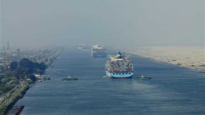 249 سفينة بحمولات 17.7 مليون طن تعبر قناة السويس خلال 5 أيام