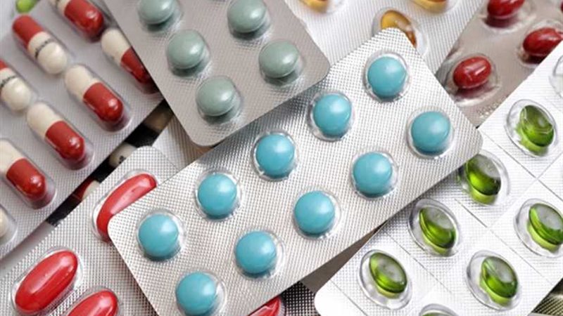 محتكرو الدواء يطلبون