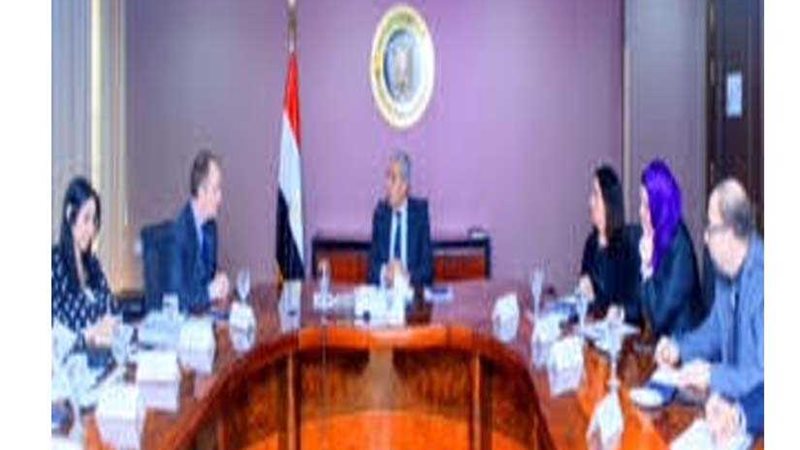 وزير التجارة يبحث