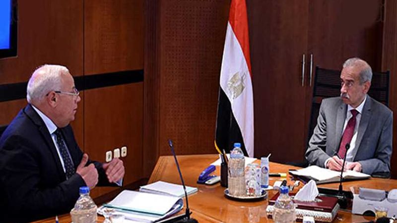 رئيس الوزراء يناقش