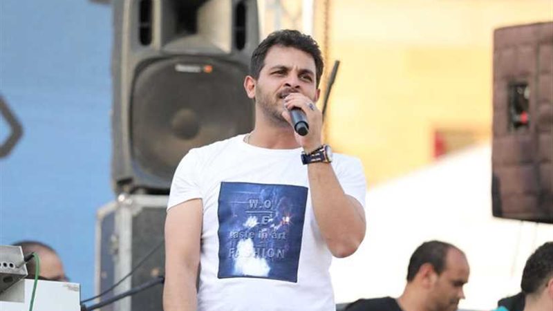 محمد رشاد يشعل حفل