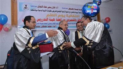 جامعة أسيوط تحث باحثيها على توجيه أبحاثهم لحماية الأطفال والمراهقين من مخاطر الإنترنت