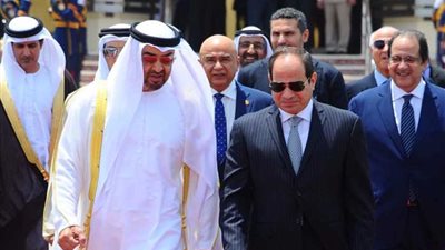الرئيس السيسي يستقبل الشيخ محمد بن زايد بمطار القاهرة الدولي