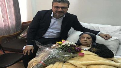 الليثي بصحبة آمال فريد من المستشفى