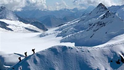 سويسرا:فرق الإنقاذ تواصل البحث عن ملياردير ألماني مفقود في جبال الألب