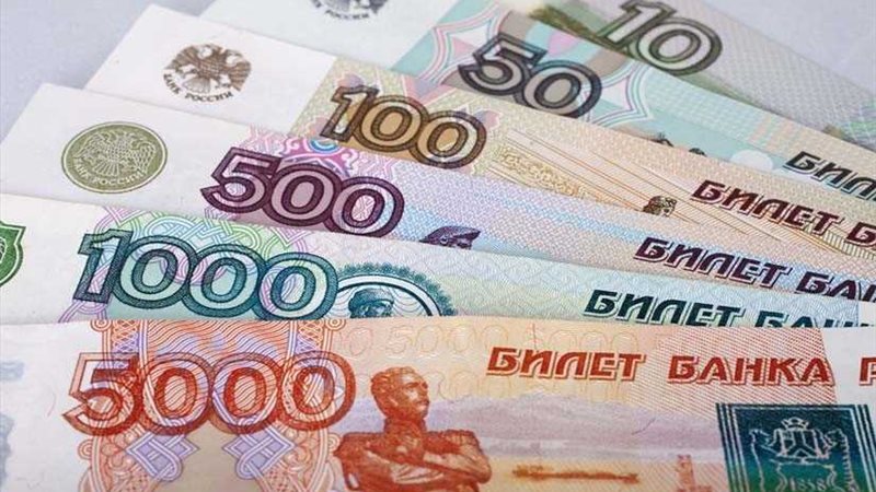 تراجع الروبل ينشط