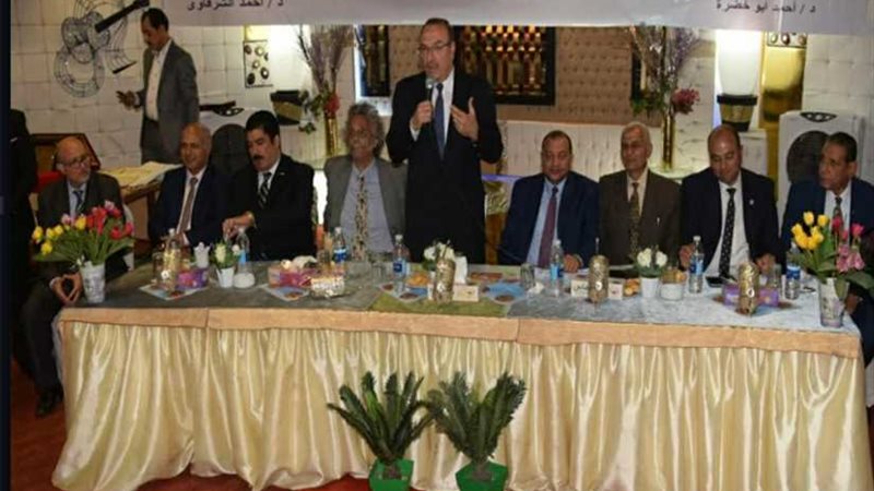 محافظ بني سويف يكرّم