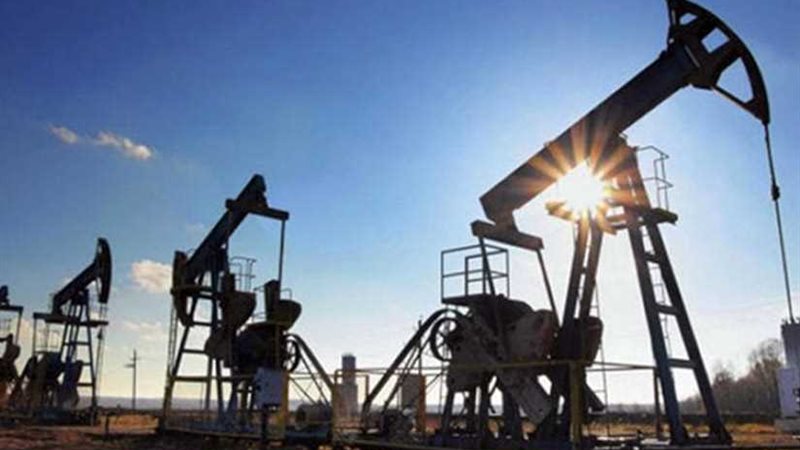 النفط يرتفع وسط تزايد