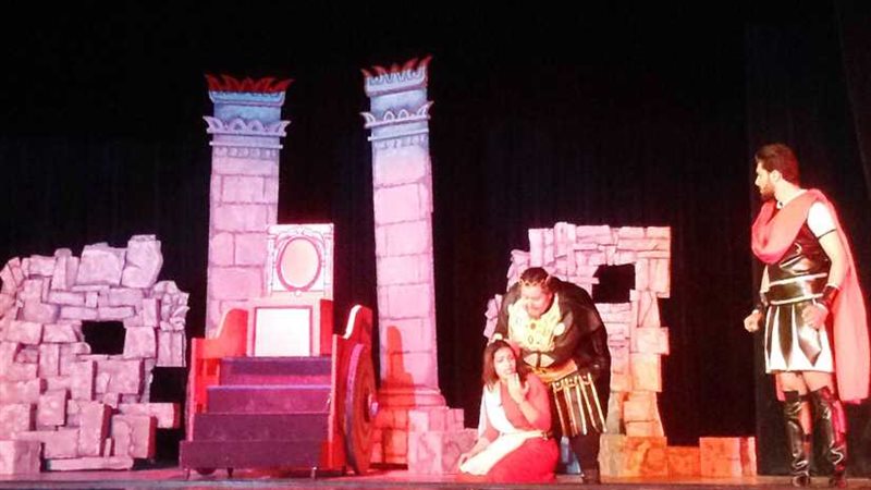 مسرحية أنتيجون بفرع