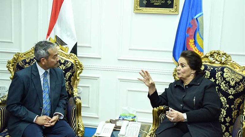 نادية عبده تستقبل