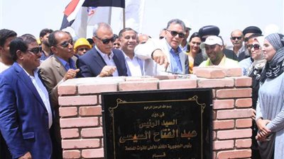 وزير النقل يشهد التشغيل التجريبي لكوبري قوص