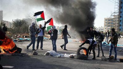 إصابة أكثر من 20 مواطنا بينهم مسعف في مواجهات بأبو ديس