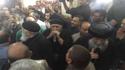 الآلاف يشيعون جنازة أسطورة الموال ومداح الرسول بالمنيا