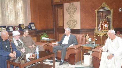 محافظ المنيا يكرّم 