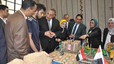 محافظ الجيزة يشارك الطلاب مهرجان ختام الأنشطة التربوية