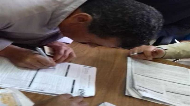 البحيرة تتفاعل مع