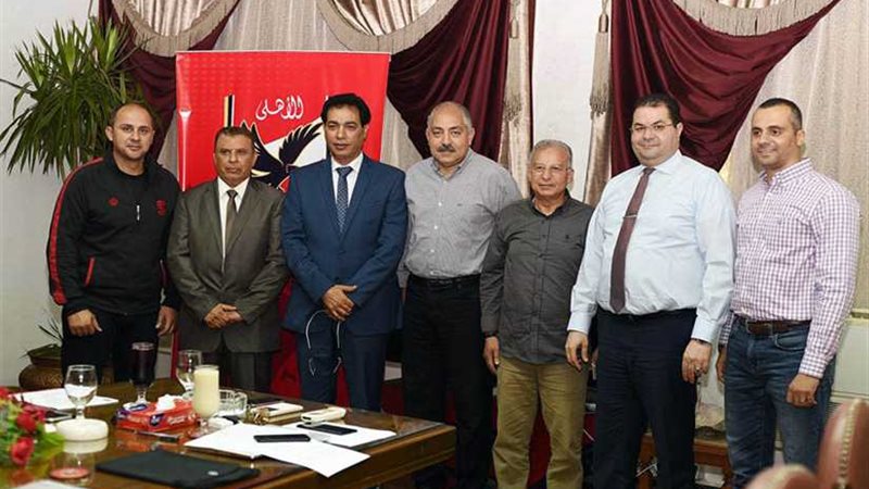 الأهلي يجدد عقد أكاديمية