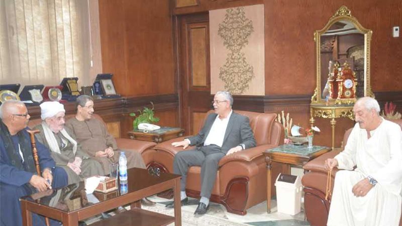 محافظ المنيا يكرّم