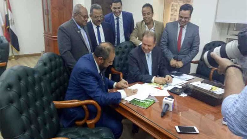 الحكومة توقع عقود