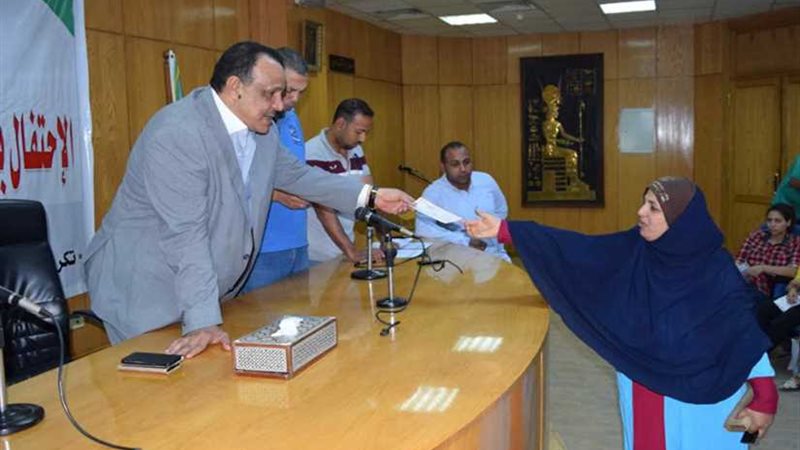 قروض ومساعدات مالية