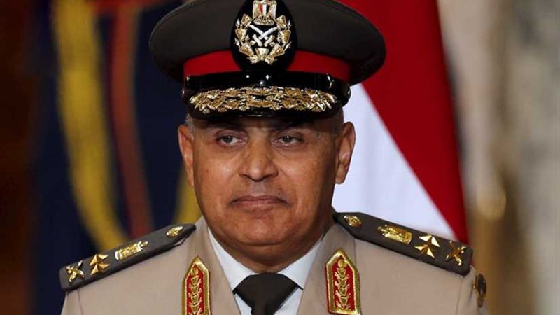 وزير الدفاع يلتقي