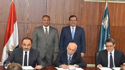 البترول تشتري حفارًا للاستكشاف بالبحر الأحمر باستثمارات 600 مليون دولار