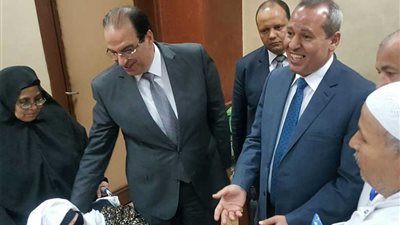 محافظ الدقهلية يطمئن على الحالة الصحية لـ 
